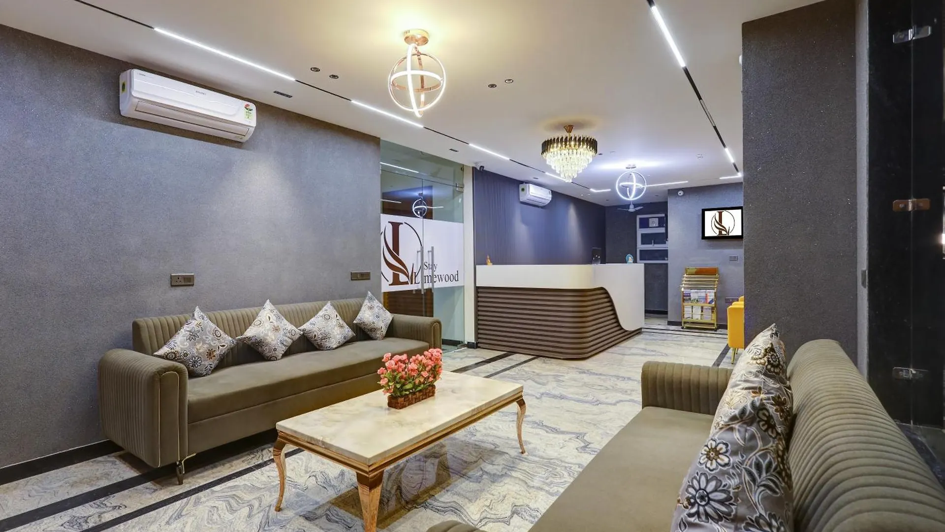Limewood Stay Premium Studios - Near Sector 29 Гургаон