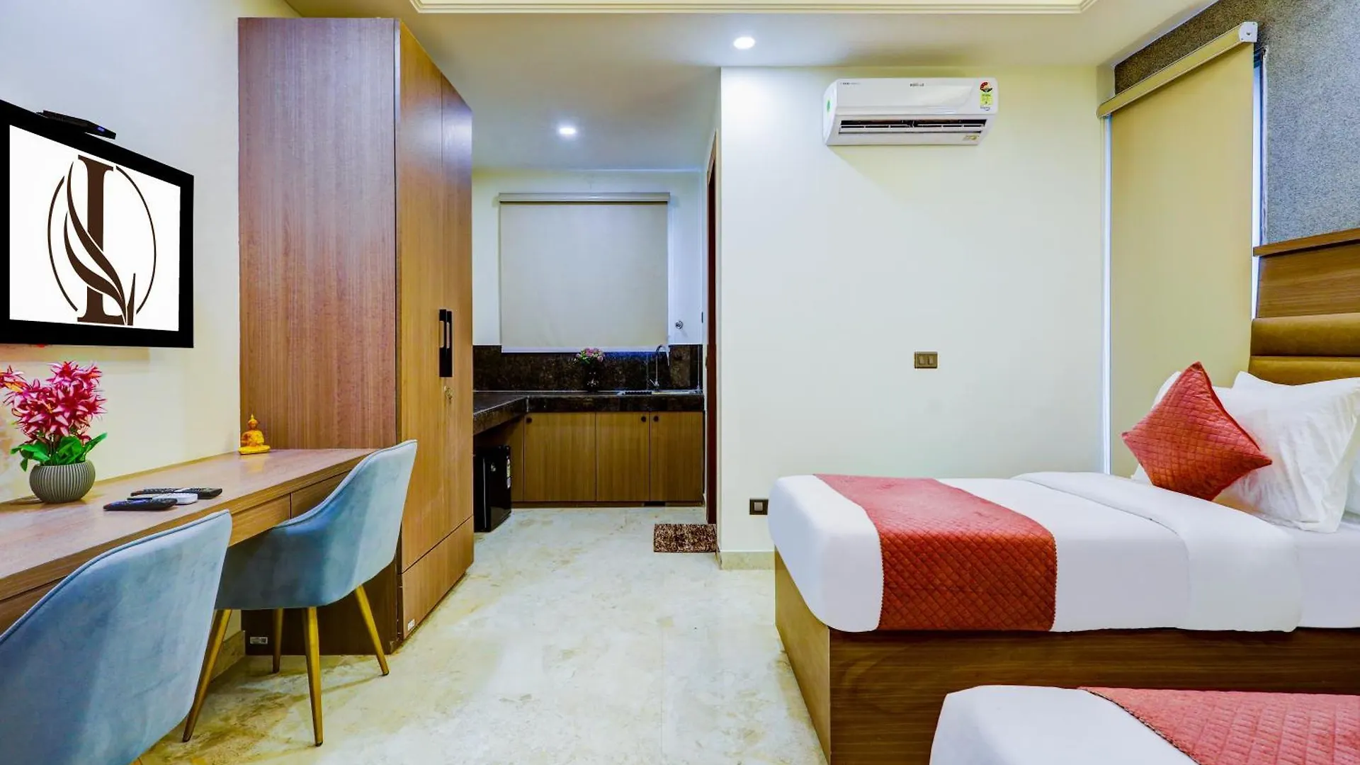 Отель Limewood Stay Premium Studios - Near Sector 29 Гургаон