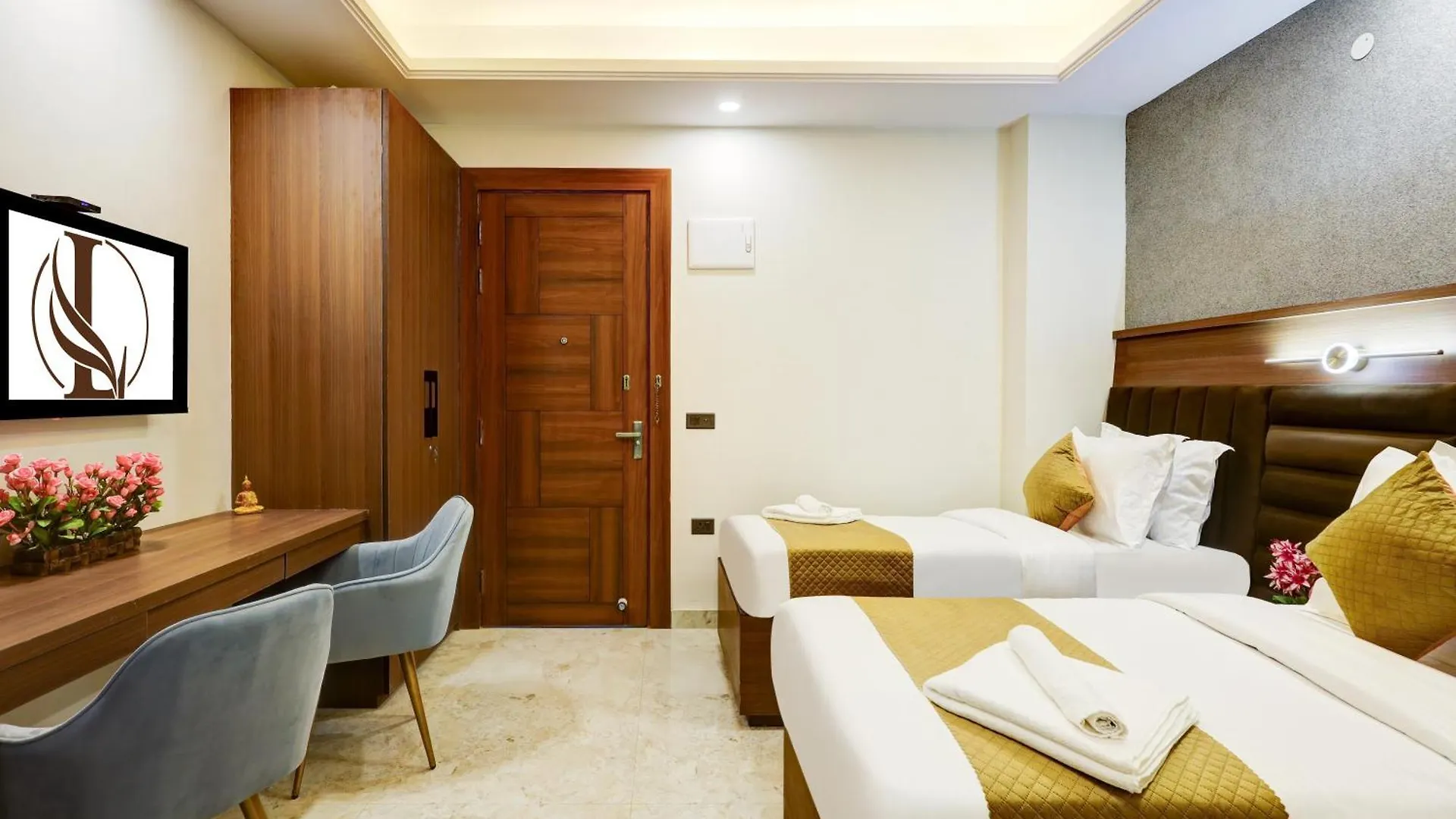 *** Отель Limewood Stay Premium Studios - Near Sector 29 Гургаон Индия