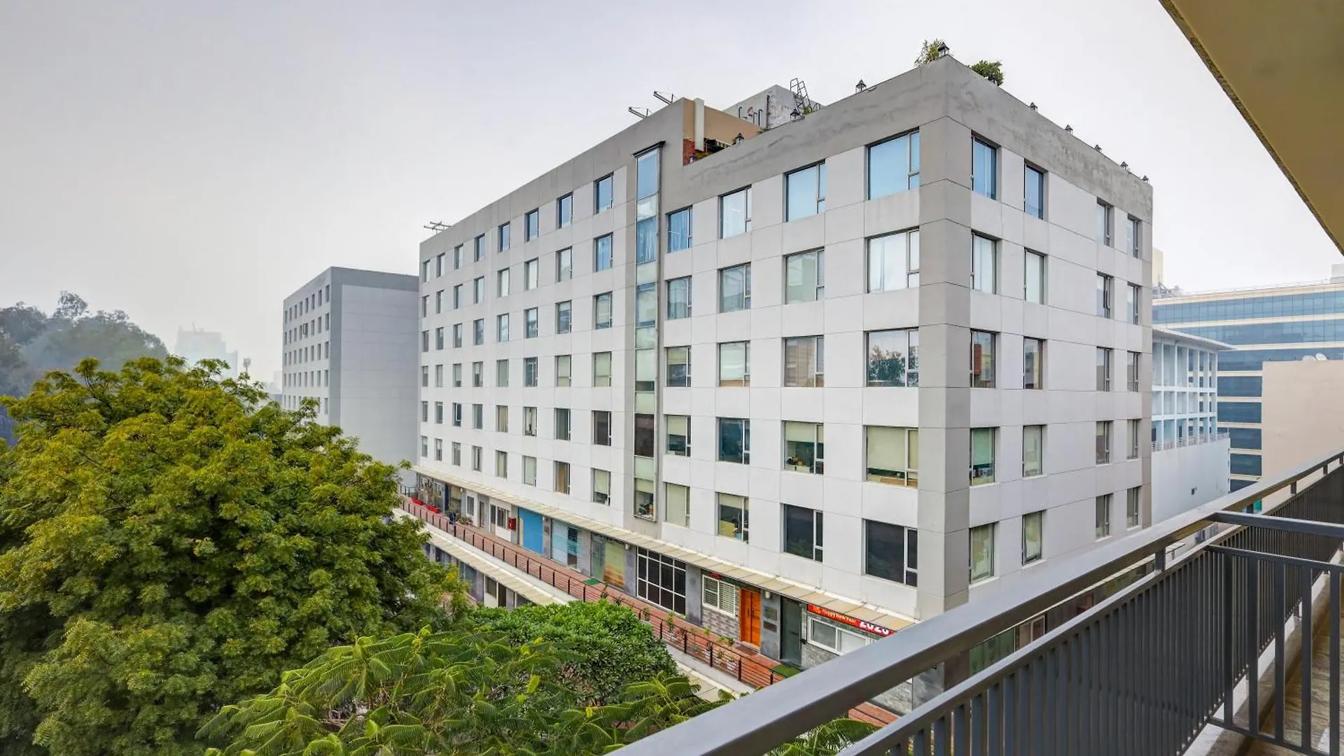 Отель Limewood Stay Premium Studios - Near Sector 29 Гургаон