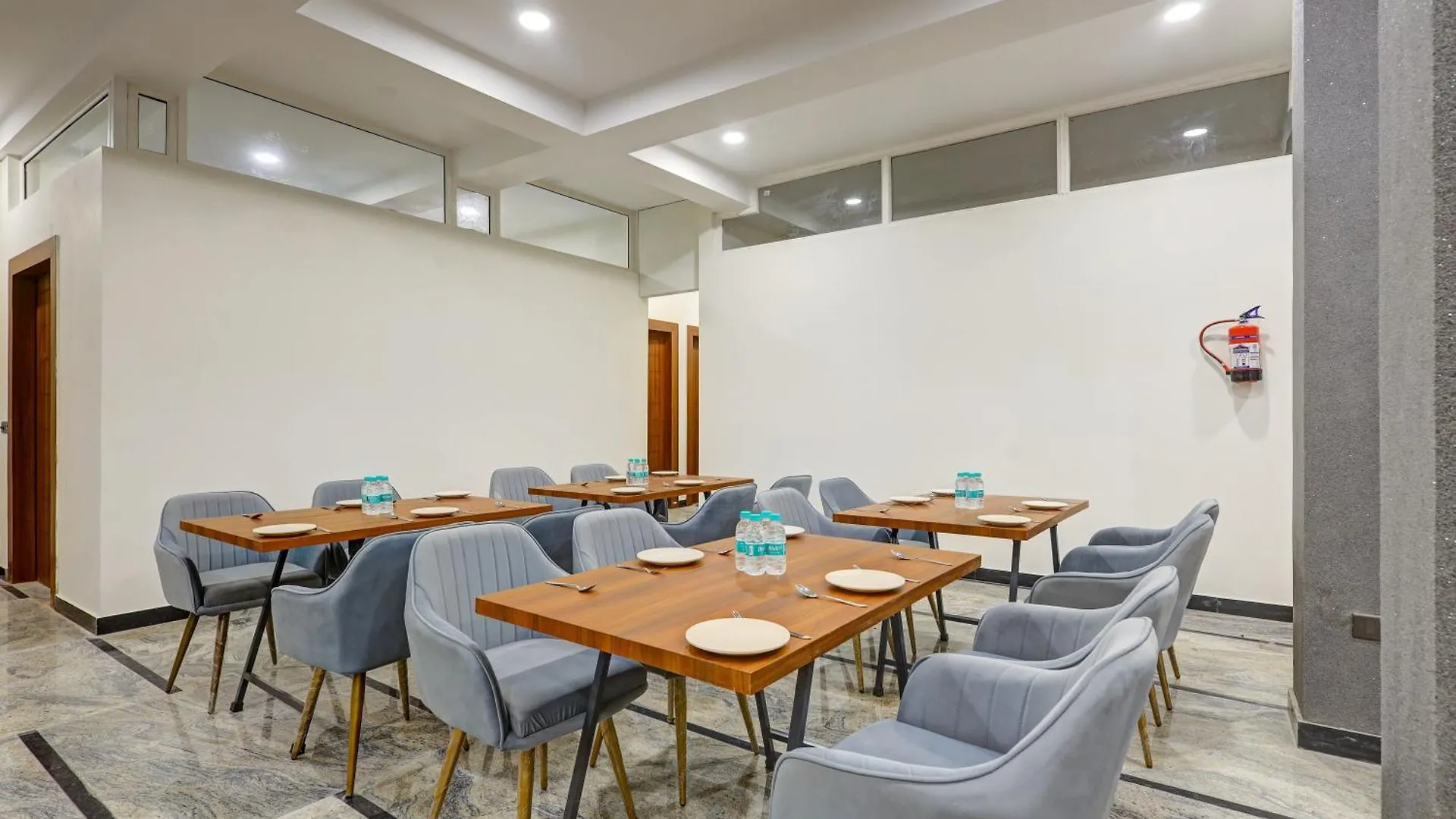 Limewood Stay Premium Studios - Near Sector 29 Гургаон