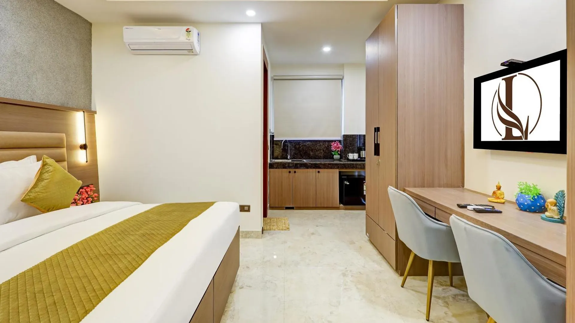 Отель Limewood Stay Premium Studios - Near Sector 29 Гургаон