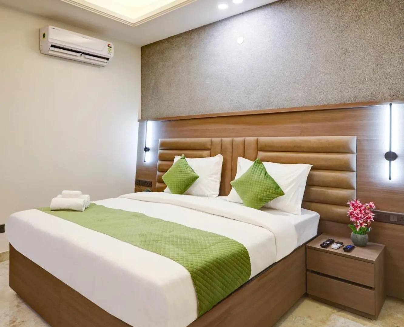 Отель Limewood Stay Premium Studios - Near Sector 29 Гургаон